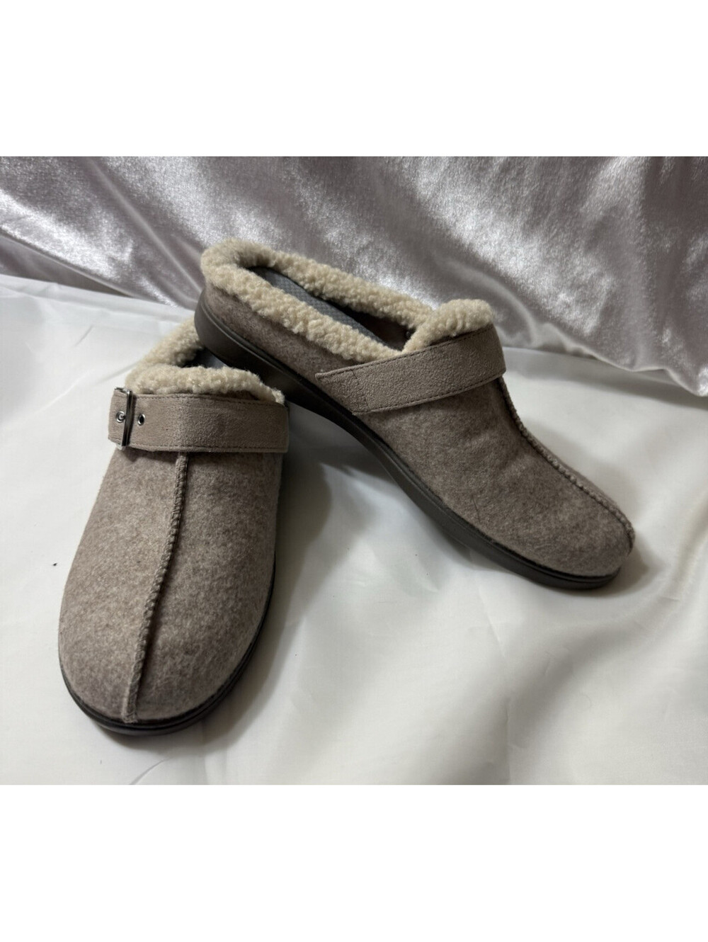 Lifestride BZees Women's Eternity Clog Size 8-8.5 Machine Washable Beige Fleece